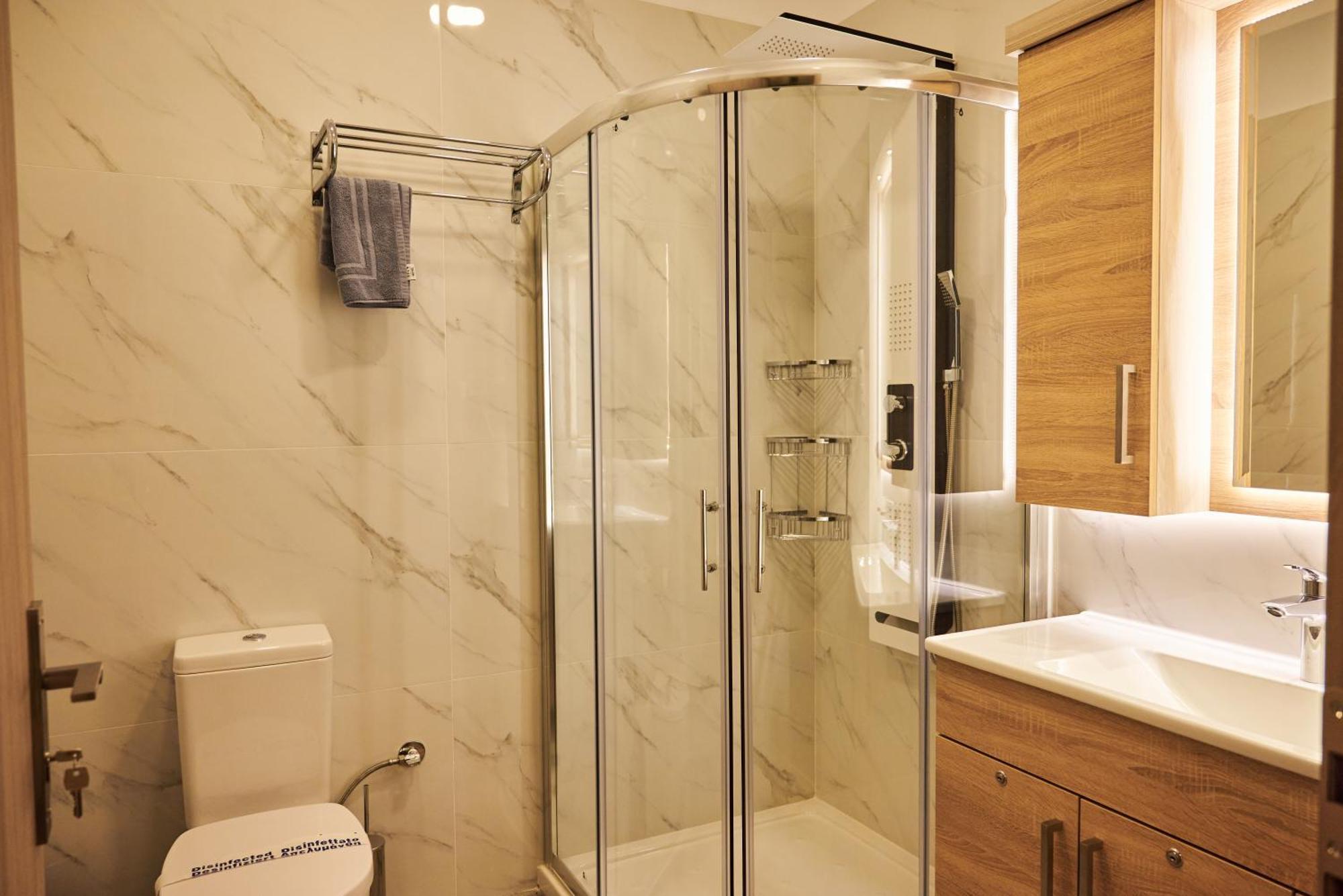 Famissi Suites 1 卡兰巴卡 外观 照片